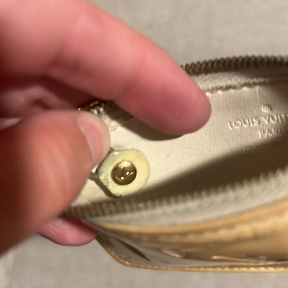 Louis Vuitton Key Cles Vernis Authentic CA0045